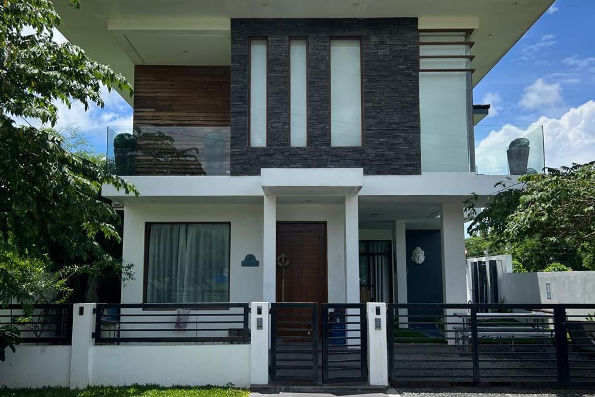 4 Bedroom House for Sale in Playa Laiya, Laiya-Aplaya, San Juan, Batangas