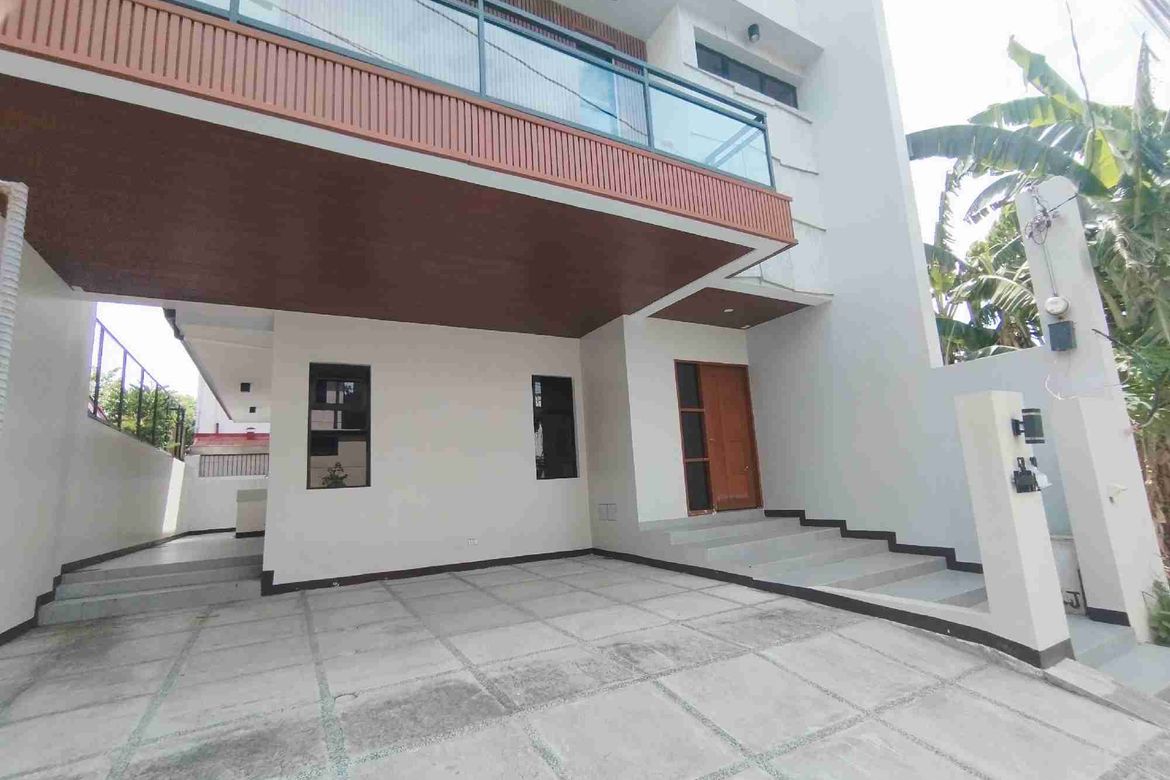 4 Bedroom House for Sale in Poblacion, Muntinlupa, Metro Manila