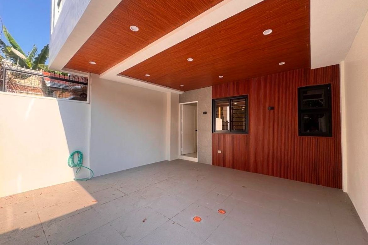 4 Bedroom House for Sale in Poblacion, Muntinlupa, Metro Manila – photo 3