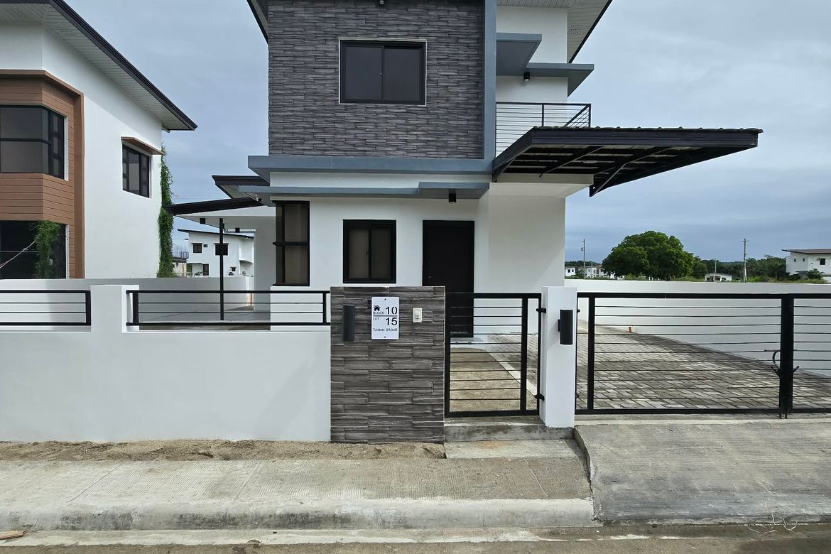 4 Bedroom House for Sale in Poblacion, San Juan, Batangas