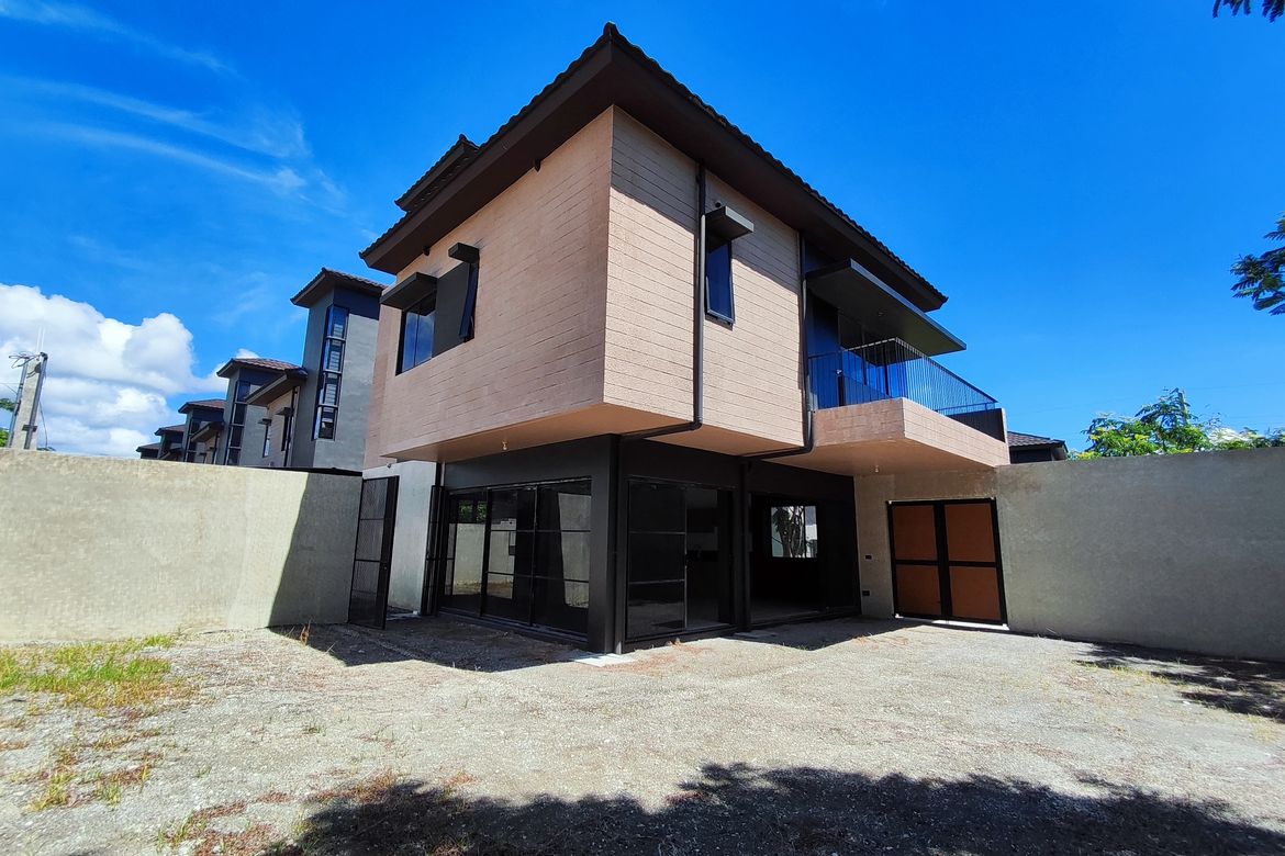 4 Bedroom House for Sale in Poblacion, San Juan, Batangas