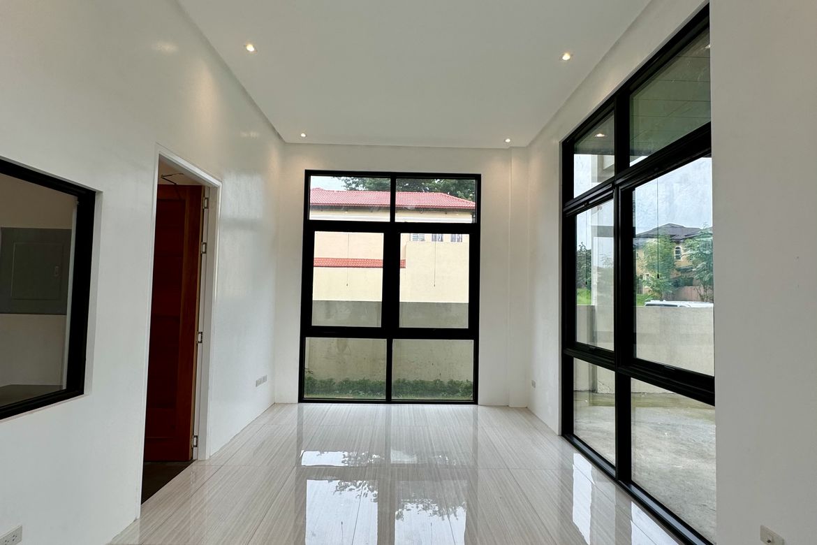 4 Bedroom House for Sale in Portofino Heights, Almanza Dos, Las Piñas, Metro Manila – photo 4