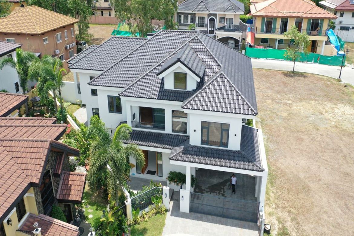 4 Bedroom House for Sale in Portofino Heights, Almanza Dos, Las Piñas, Metro Manila