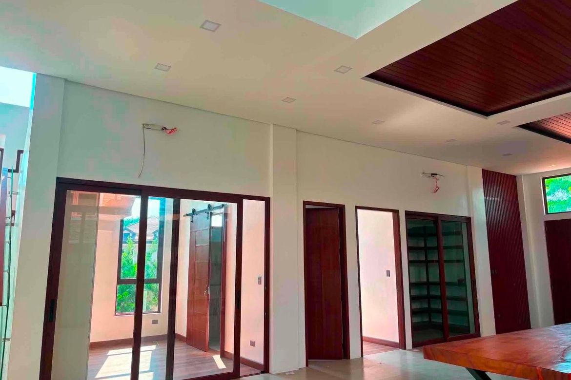 4 Bedroom House for Sale in Portofino Heights, Almanza Dos, Las Piñas, Metro Manila – photo 2