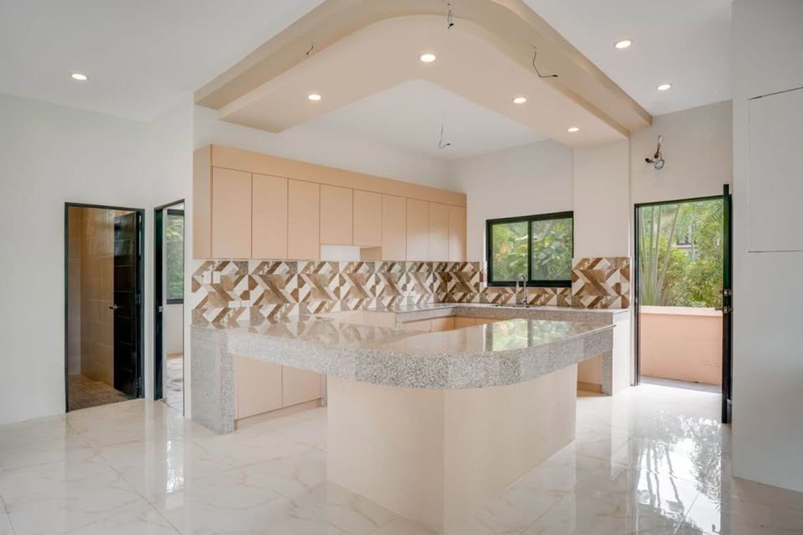 4 Bedroom House for Sale in Portofino Heights, Almanza Dos, Las Piñas, Metro Manila – photo 7