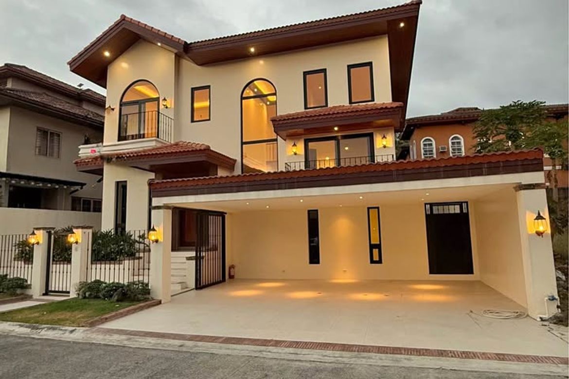 4 Bedroom House for Sale in Portofino Heights, Almanza Dos, Las Piñas, Metro Manila