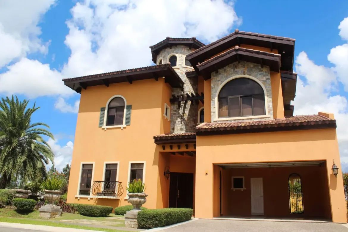 4 Bedroom House for Sale in Portofino South, Poblacion, Muntinlupa, Metro Manila – photo 2