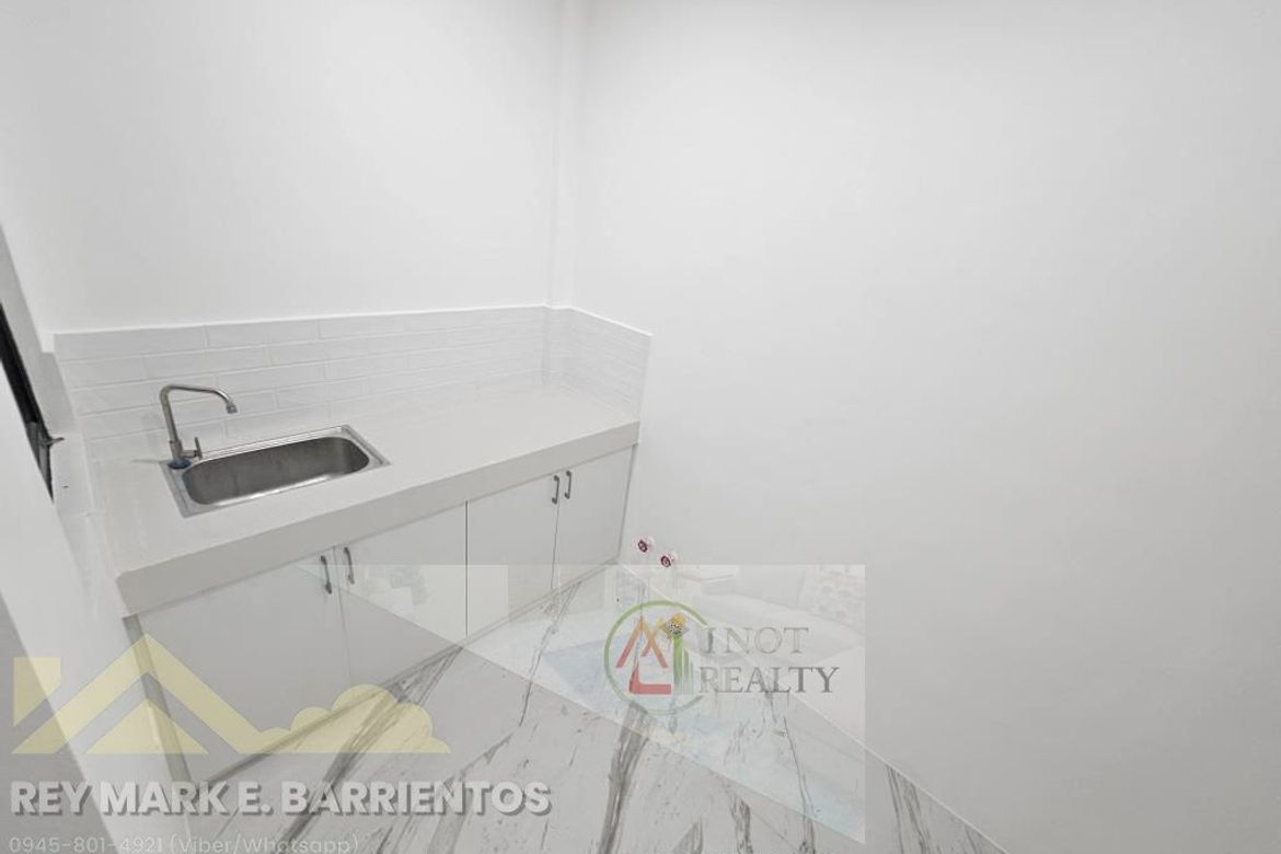 4 Bedroom House for Sale in Pulang Lupa Dos, Las Piñas, Metro Manila – photo 8