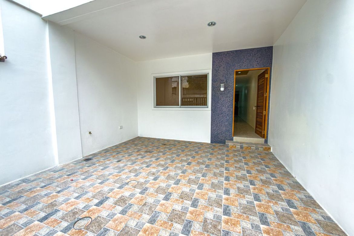 4 Bedroom House for Sale in Pulang Lupa Dos, Las Piñas, Metro Manila – photo 3
