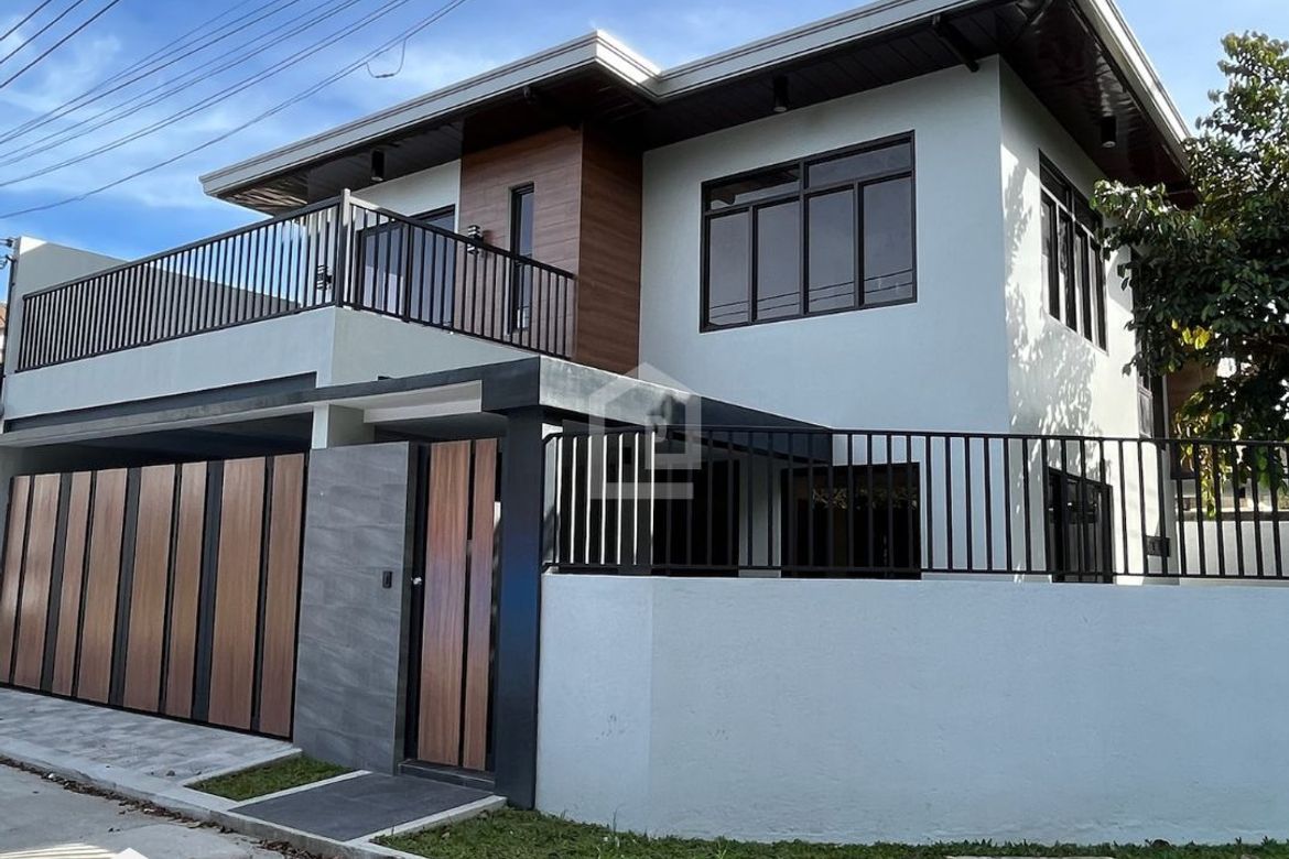 4 Bedroom House for Sale in Pulung Bulu, San Fernando, Pampanga