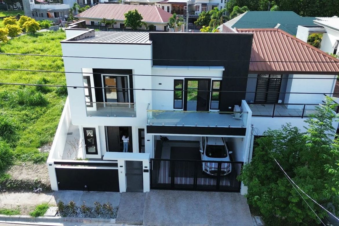 4 Bedroom House for Sale in Pulung Maragul, Angeles, Pampanga