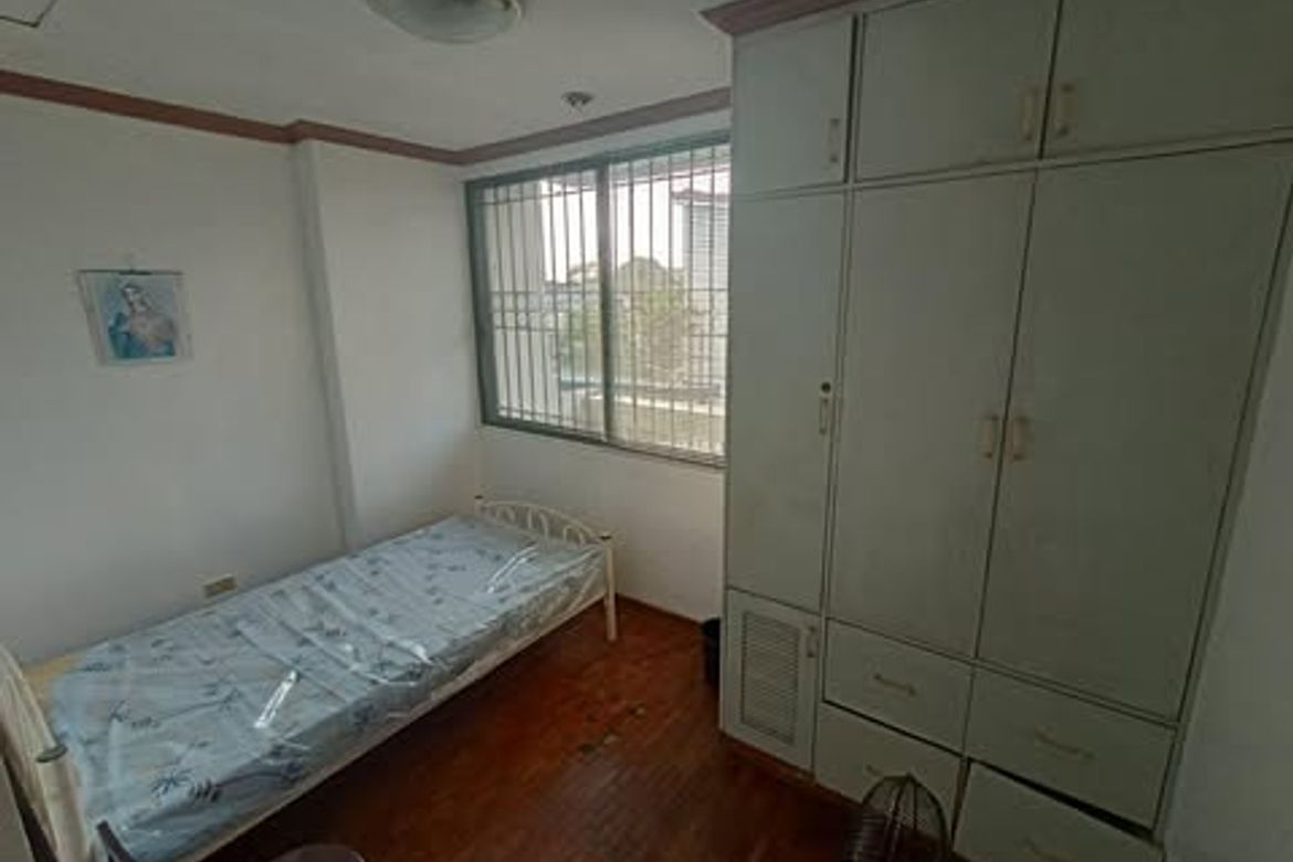 4 Bedroom House for Sale in Ramon Magsaysay, Quezon City, Metro Manila near LRT-1 Roosevelt – photo 6