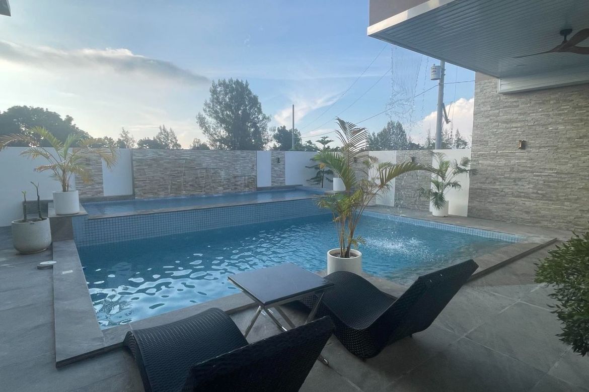 4 Bedroom House for Sale in Royale Tagaytay Estates, Buck Estate, Alfonso, Cavite – photo 2