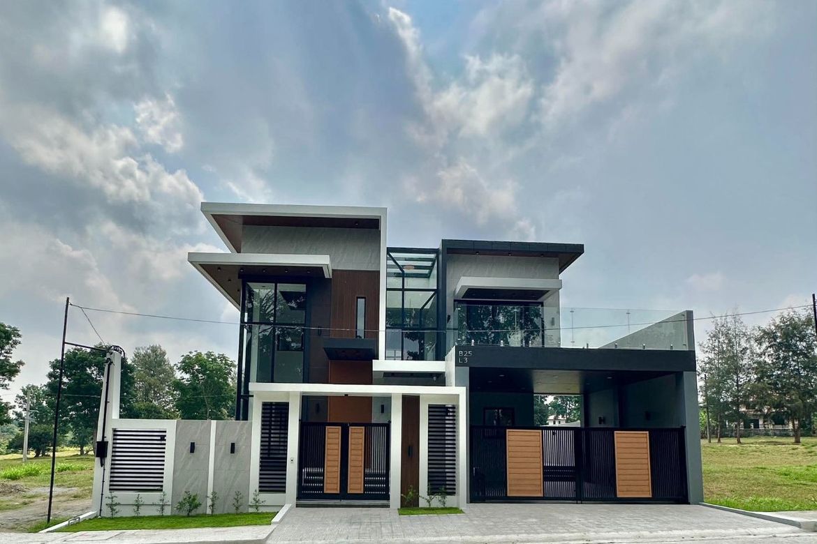 4 Bedroom House for Sale in Royale Tagaytay Estates, Buck Estate, Alfonso, Cavite