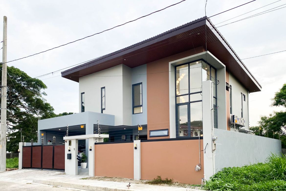4 Bedroom House for Sale in Salawag, Dasmariñas, Cavite