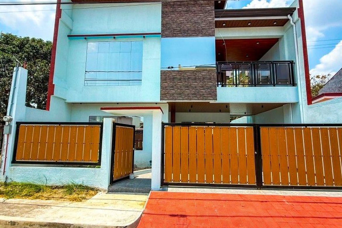 4 Bedroom House for Sale in Salawag, Dasmariñas, Cavite