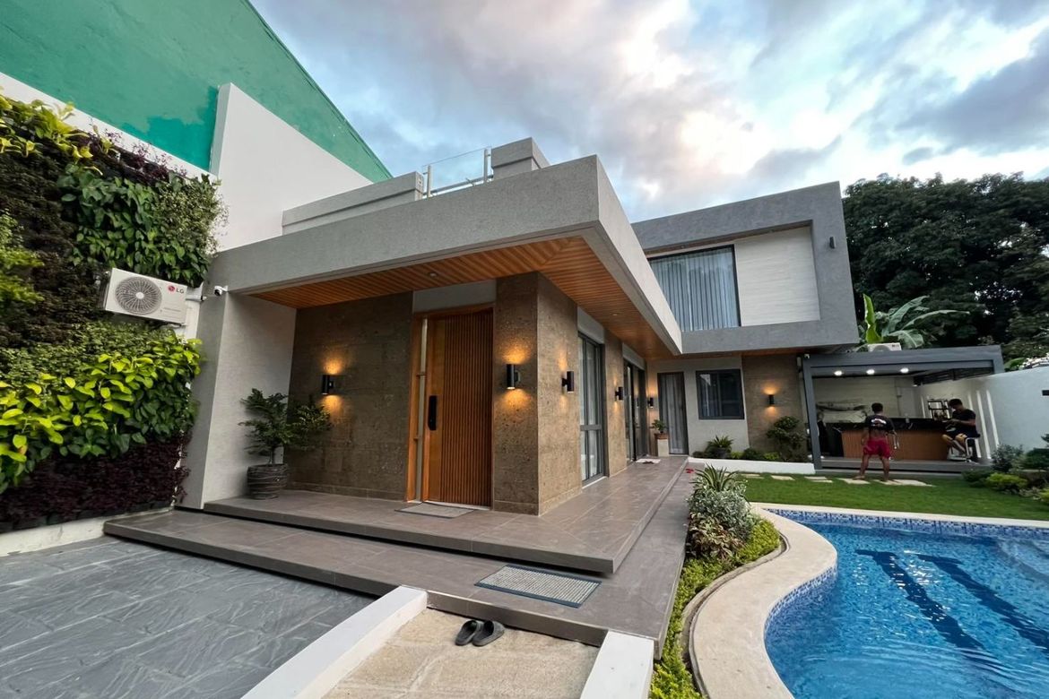 4 Bedroom House for Sale in San Isidro, Cainta, Rizal