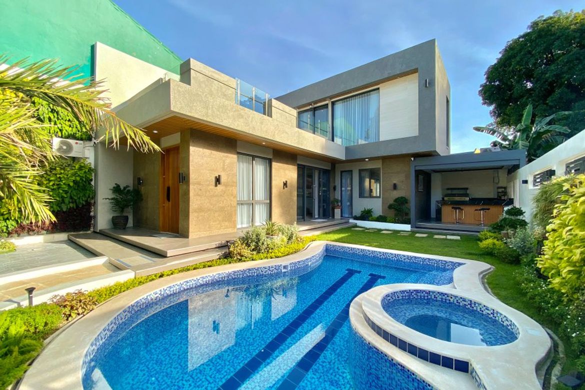 4 Bedroom House for Sale in San Isidro, Cainta, Rizal