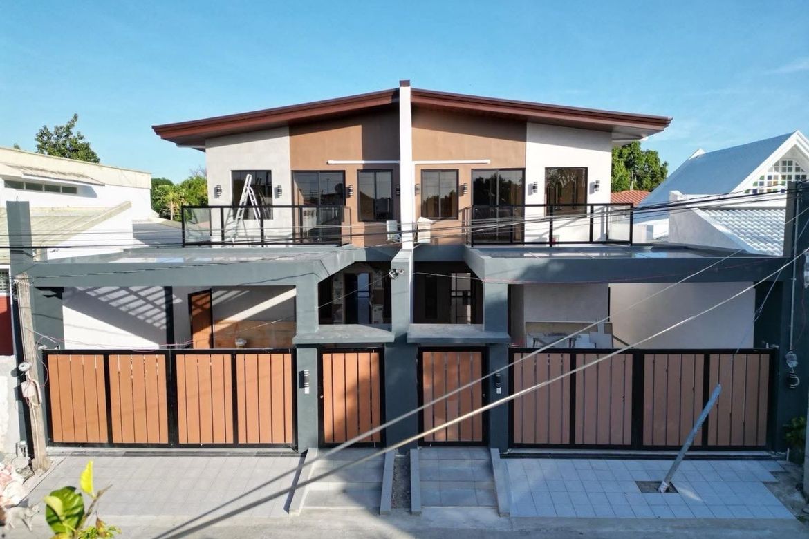 4 Bedroom House for Sale in San Isidro, Parañaque, Metro Manila