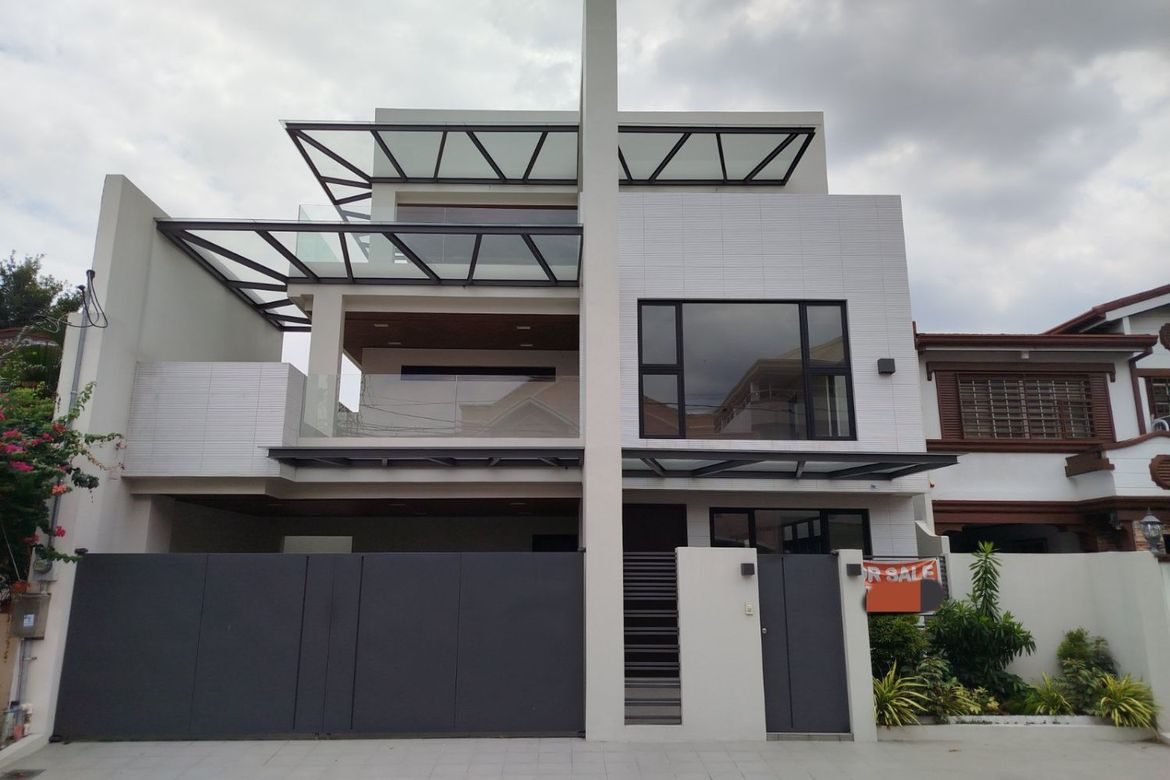 4 Bedroom House for Sale in San Isidro, Parañaque, Metro Manila