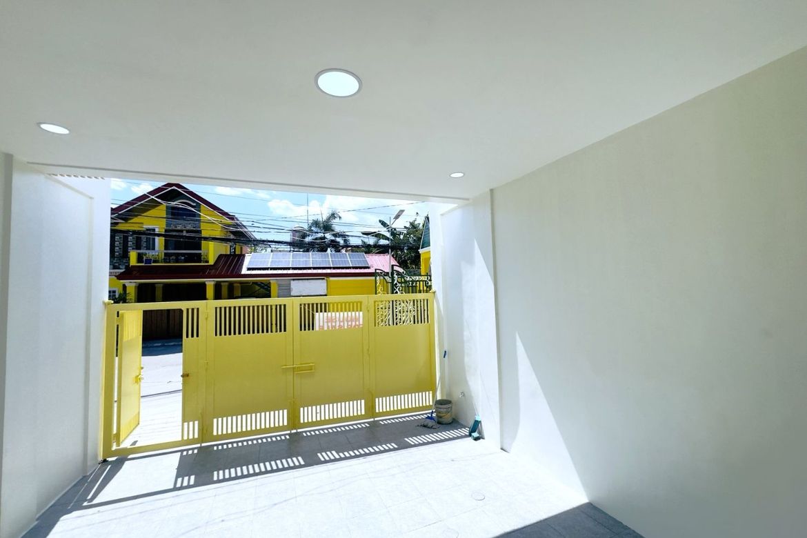 4 Bedroom House for Sale in San Isidro, Parañaque, Metro Manila – photo 2
