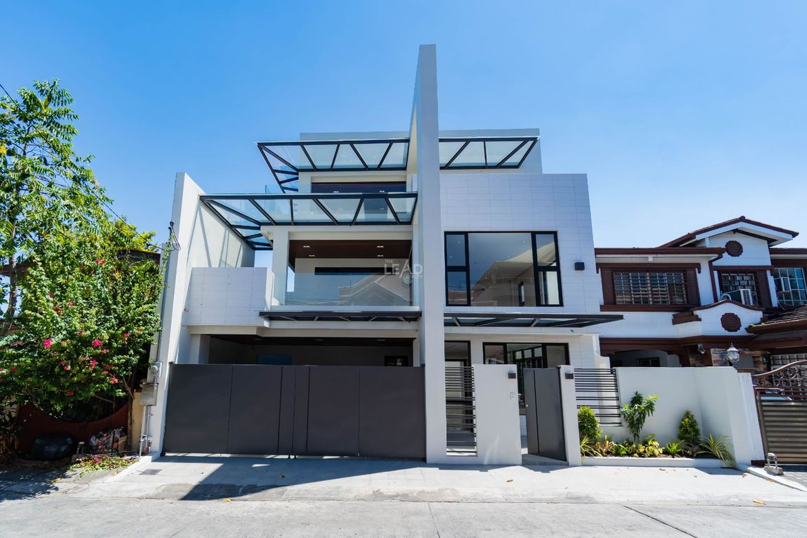 4 Bedroom House for Sale in San Isidro, Parañaque, Metro Manila