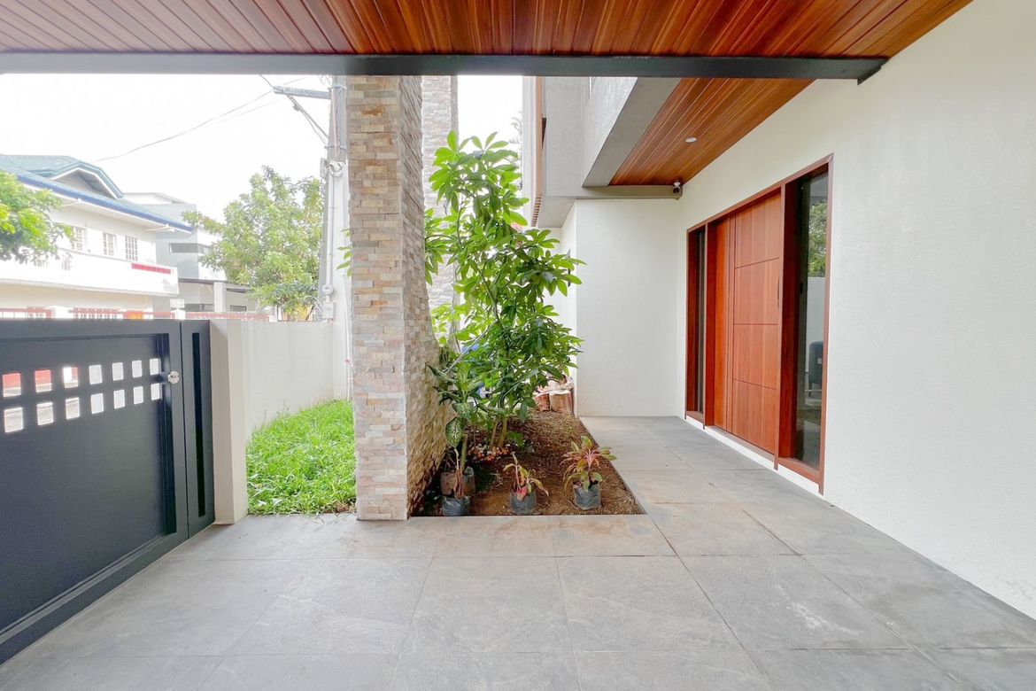 4 Bedroom House for Sale in San Isidro, Parañaque, Metro Manila – photo 3