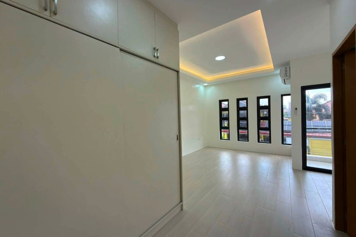 4 Bedroom House for Sale in San Isidro, Parañaque, Metro Manila – photo 7