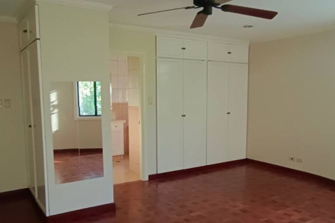 4 Bedroom House for Sale in San Lorenzo, Makati City near MRT-3 Ayala – photo 5
