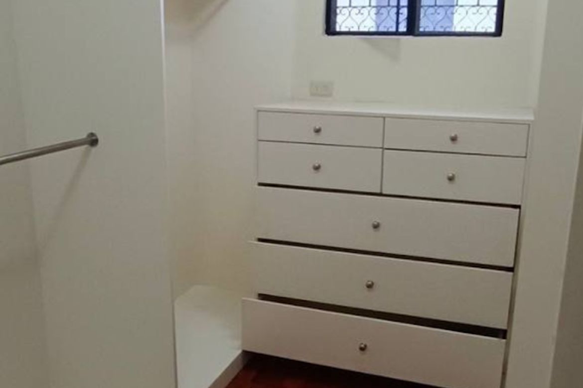 4 Bedroom House for Sale in San Lorenzo, Makati City near MRT-3 Ayala – photo 8