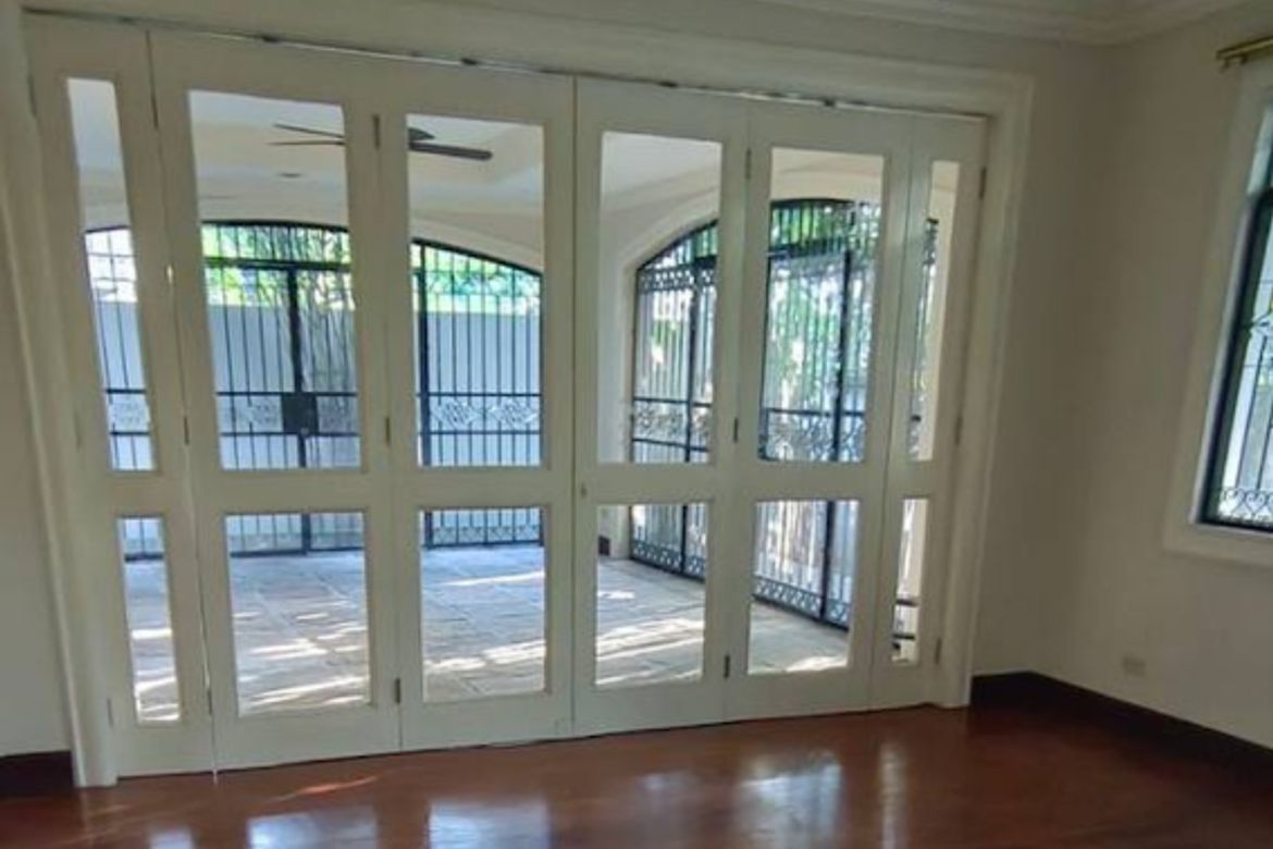 4 Bedroom House for Sale in San Lorenzo, Makati City near MRT-3 Ayala – photo 12