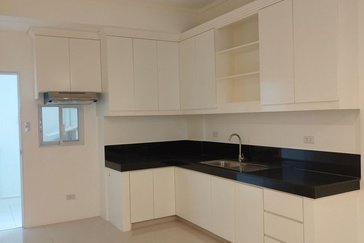 4 Bedroom House for Sale in Santa Cruz, Manila, Metro Manila near LRT-1 Doroteo Jose – photo 8