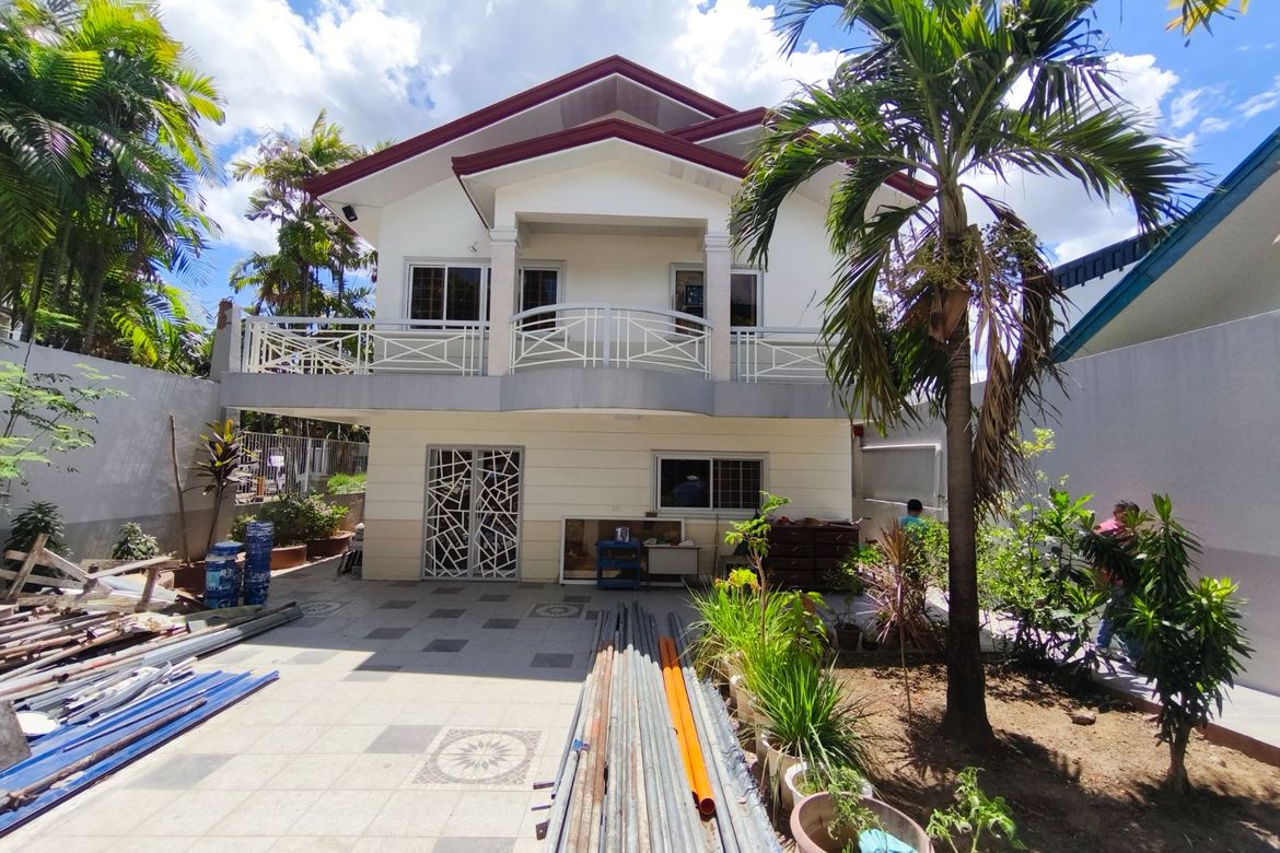 4 Bedroom House for Sale in Santo Domingo, Cainta, Rizal
