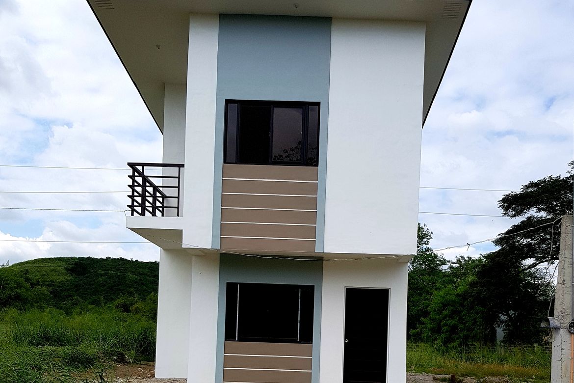 4 Bedroom House for Sale in Santo Domingo, Santa Rosa, Laguna