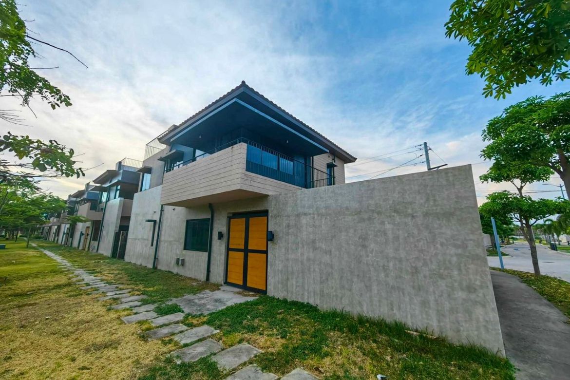4 Bedroom House for Sale in Seafront Residences, Calubcub II, San Juan, Batangas