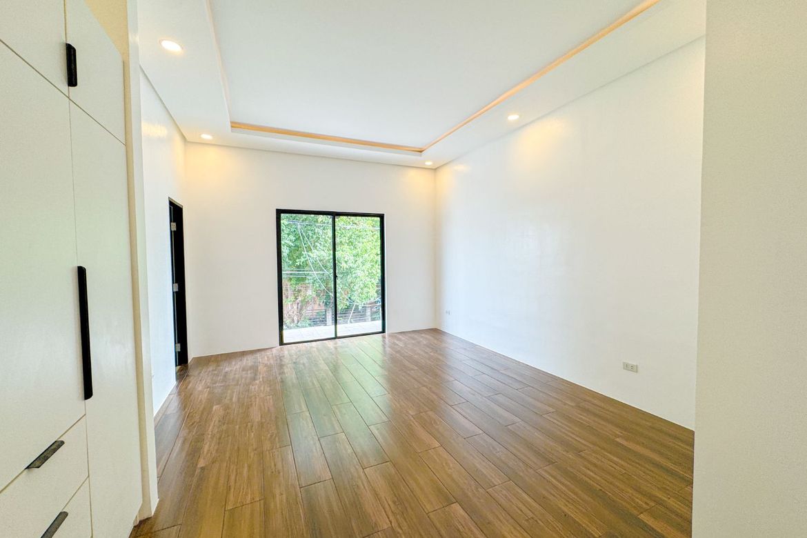 4 Bedroom House for Sale in Talon Dos, Las Piñas, Metro Manila