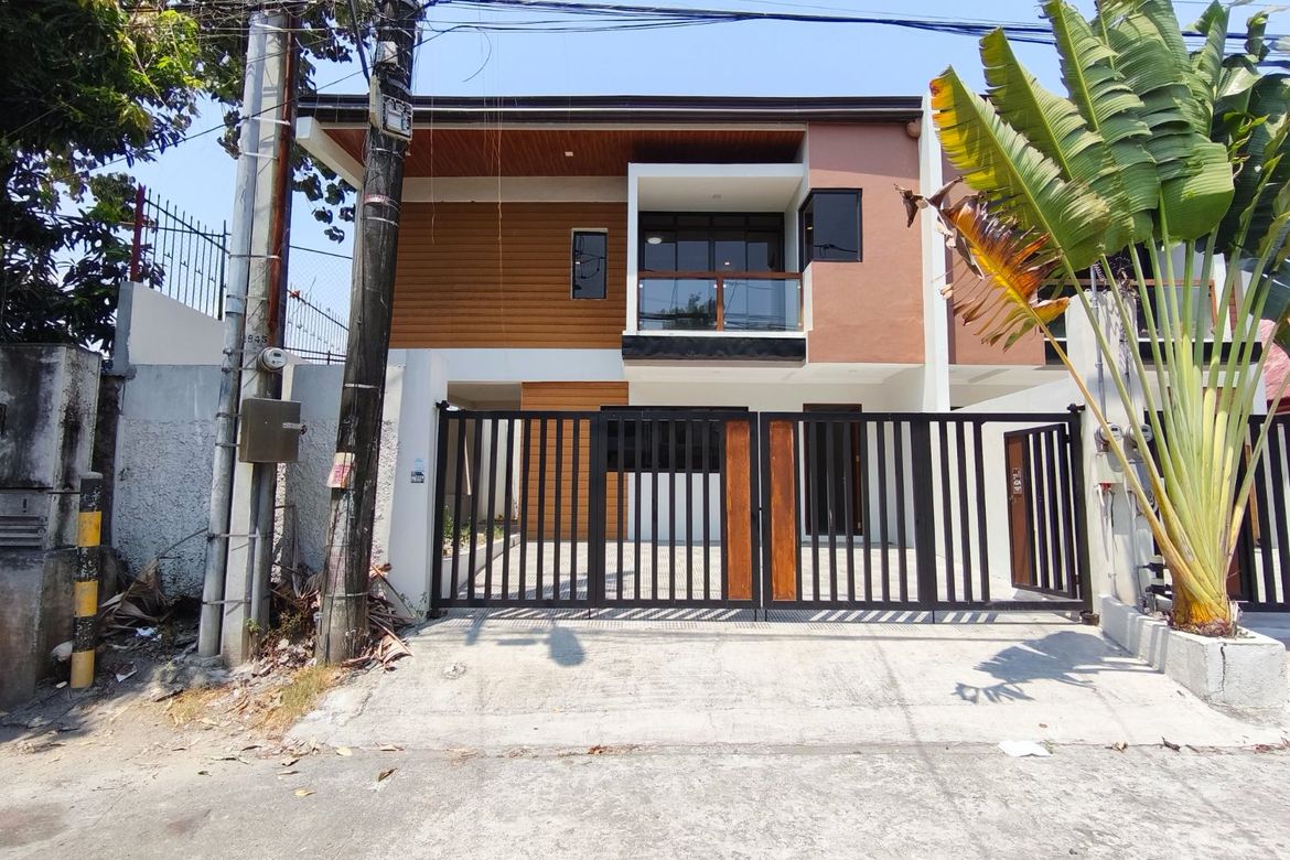 4 Bedroom House for Sale in Talon Dos, Las Piñas, Metro Manila