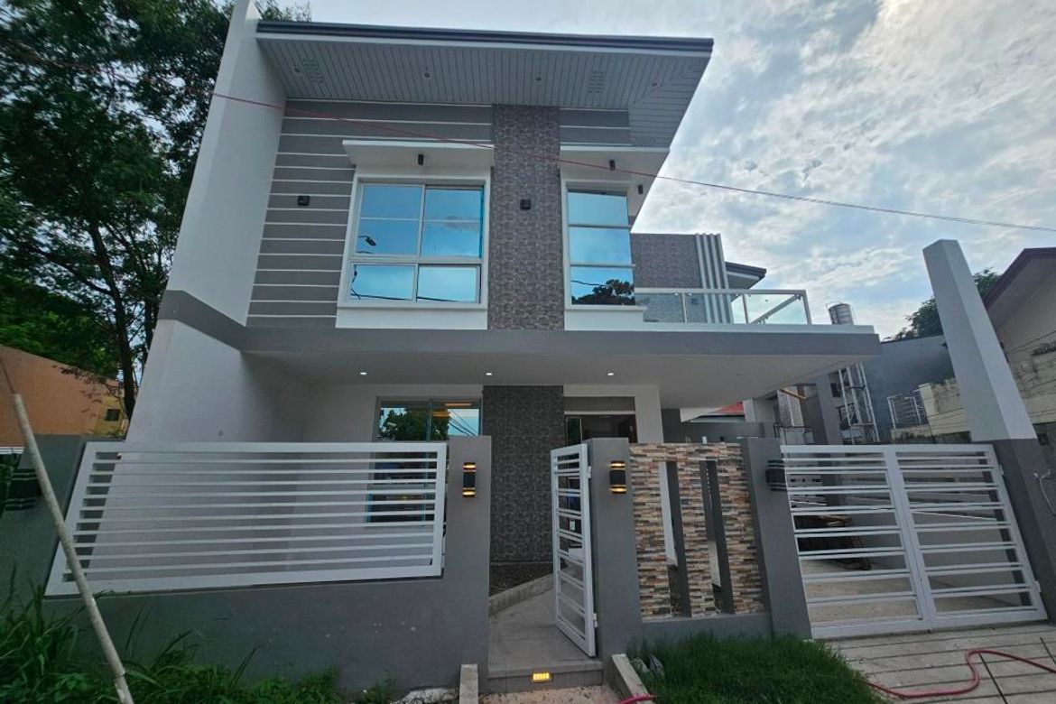 4 Bedroom House for Sale in Talon Dos, Las Piñas, Metro Manila