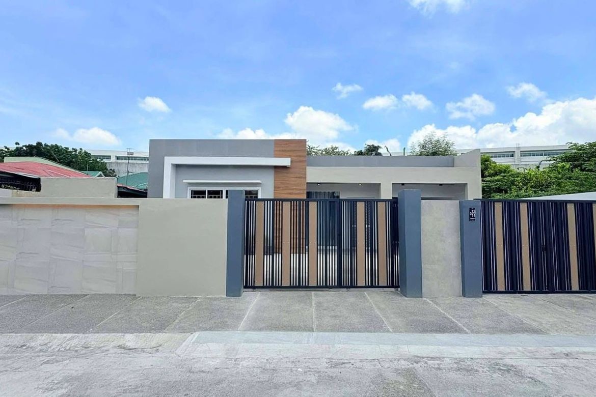 4 Bedroom House for Sale in Telabastagan, San Fernando, Pampanga