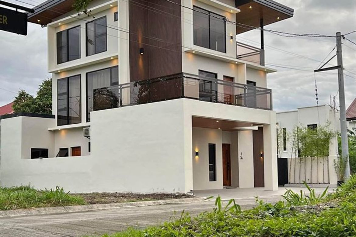 4 Bedroom House for Sale in The Grand Parkplace Village, Anabu I-B, Imus, Cavite