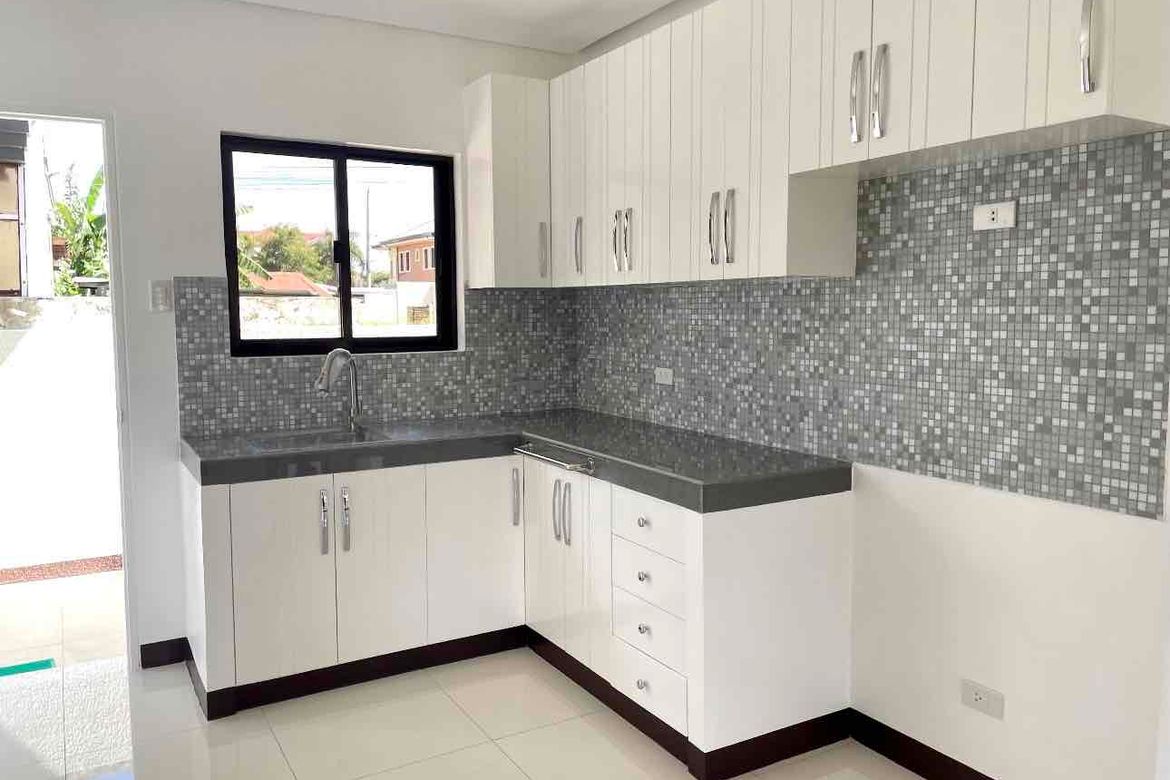 4 Bedroom House for Sale in The Grand Parkplace Village, Anabu I-B, Imus, Cavite – photo 5