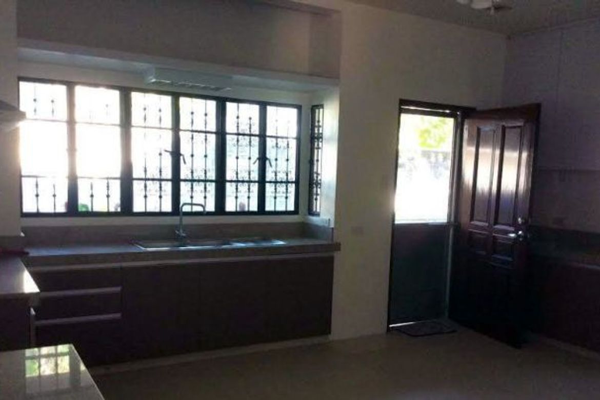 4 Bedroom House for Sale in Urdaneta Village, Bangkal, Makati, Metro Manila near MRT-3 Magallanes – photo 3