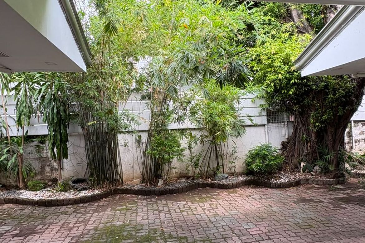 4 Bedroom House for Sale in Urdaneta Village, Bangkal, Makati, Metro Manila near MRT-3 Magallanes – photo 4