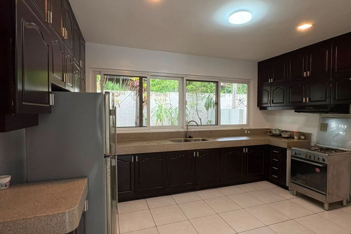 4 Bedroom House for Sale in Urdaneta Village, Bangkal, Makati, Metro Manila near MRT-3 Magallanes – photo 5