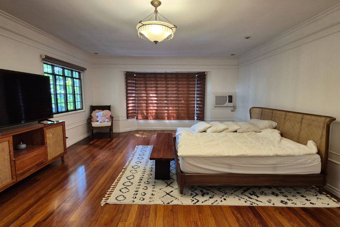 4 Bedroom House for Sale in Urdaneta Village, Urdaneta, Makati City near MRT-3 Buendia – photo 7
