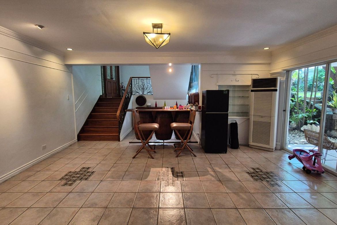 4 Bedroom House for Sale in Urdaneta Village, Urdaneta, Makati City near MRT-3 Buendia – photo 10