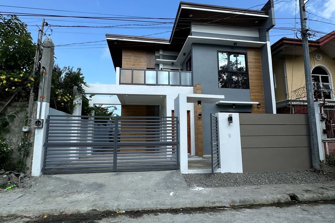 4 Bedroom House for Sale in Villamonte, Bacolod, Negros Occidental