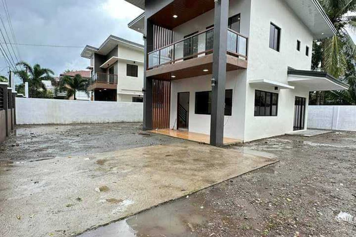 4 Bedroom House for Sale in Villamonte, Bacolod, Negros Occidental
