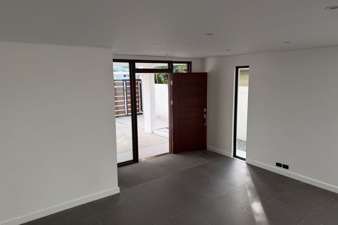 4 Bedroom House for Sale in Western Bicutan, Taguig, Metro Manila – photo 3