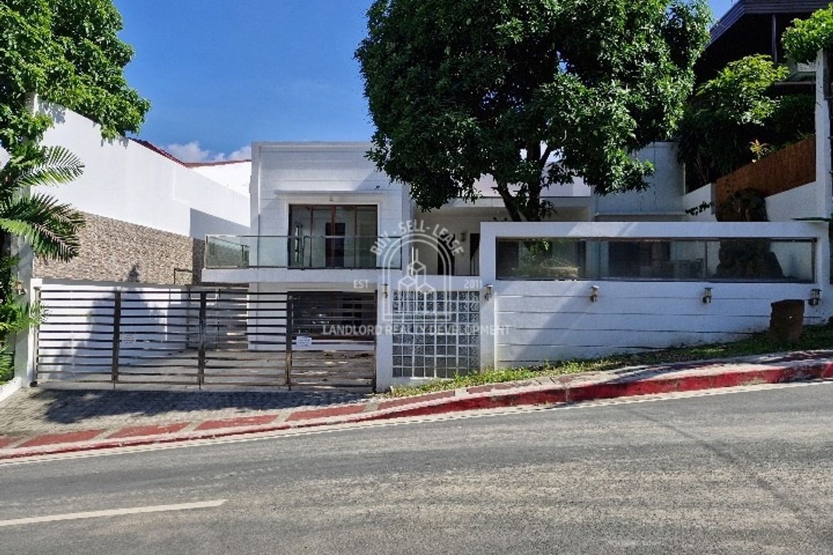 4 Bedroom House for Sale in White Plains, Quezon City, Metro Manila